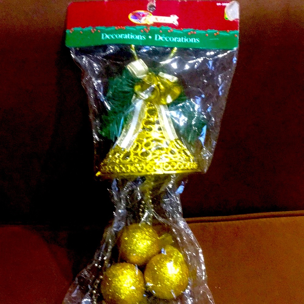 Gold Sparkly Christmas Bell Door Hanger Filigree Ornament Tree Display 4.5" NWT - Picture 10 of 13